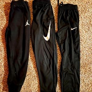 Size medium at athletic pants - name brand - great condition ⭐️